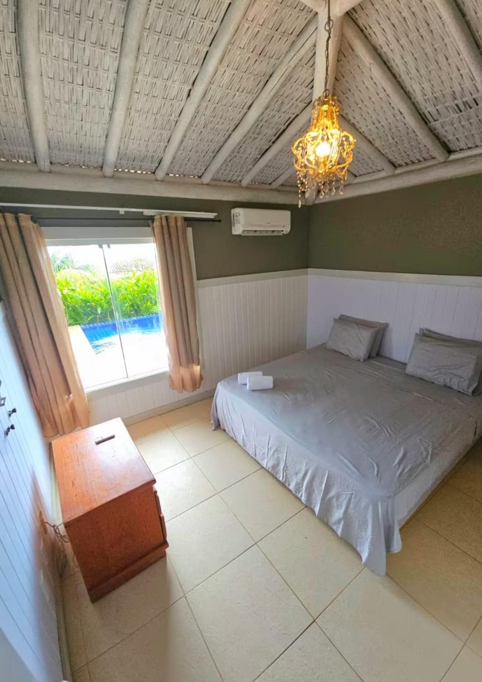 Bedroom, air conditioner