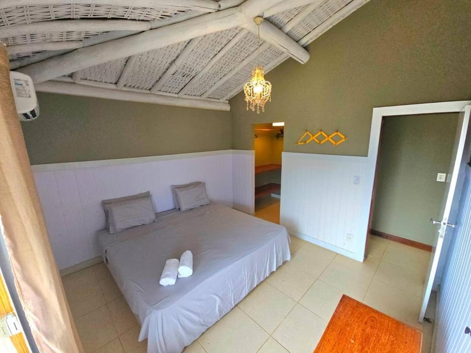 Photo of the whole room, Bedroom, towels