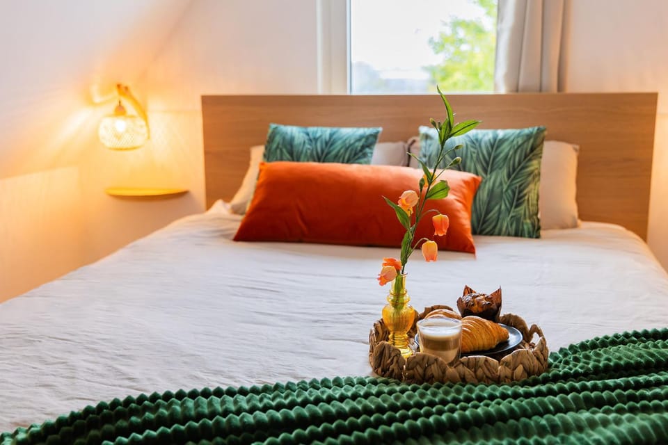 Bed, Bedroom