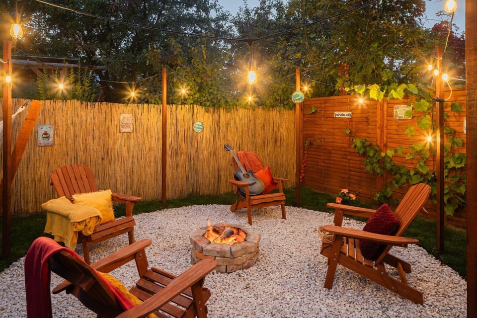 Night, Activities, Garden, Balcony/Terrace, Seating area