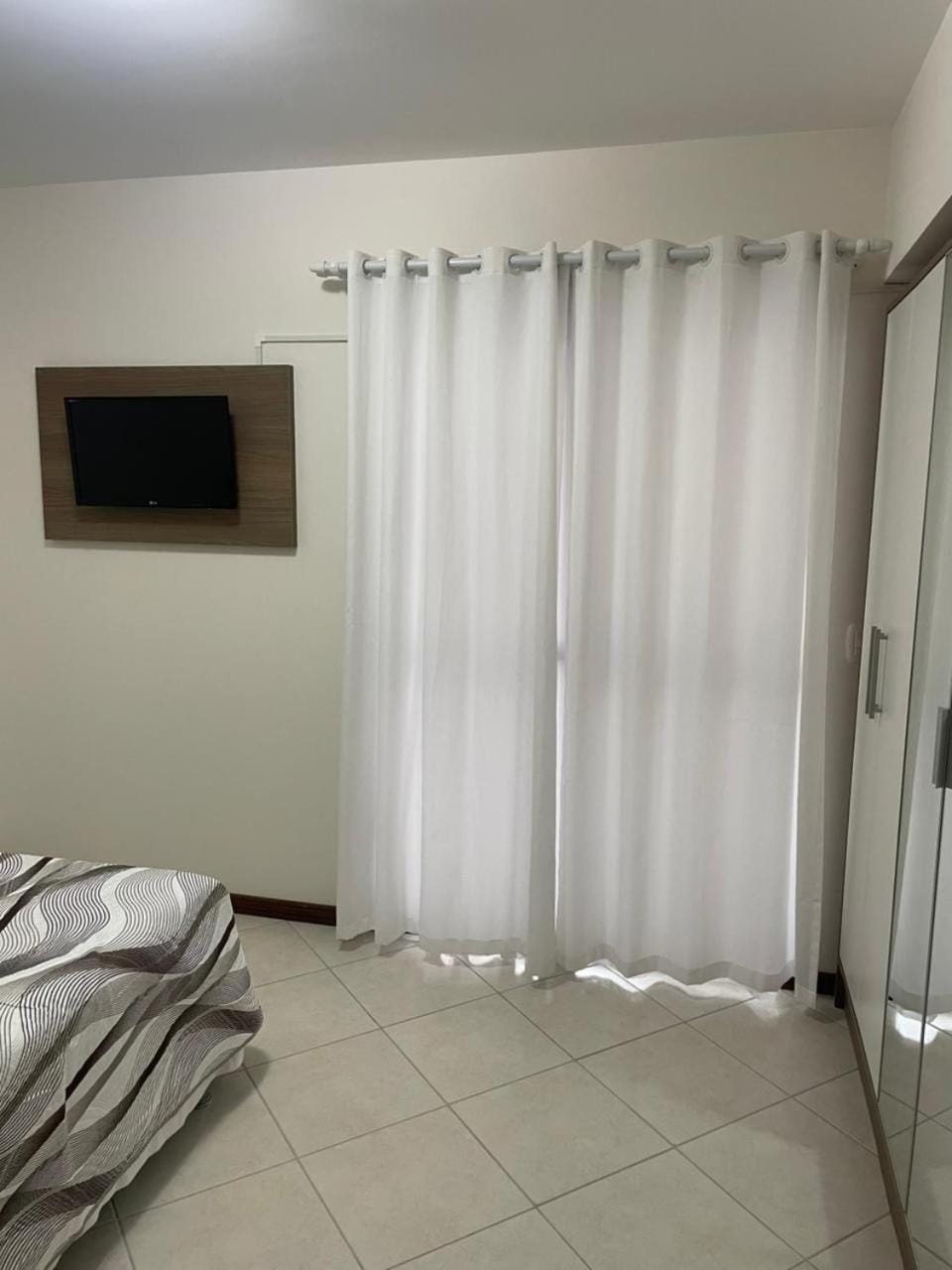 Apartamento em Meia Praia, Itapema, 190m do mar, 3 quartos, sendo 1 suíte! Apartment in Itapema