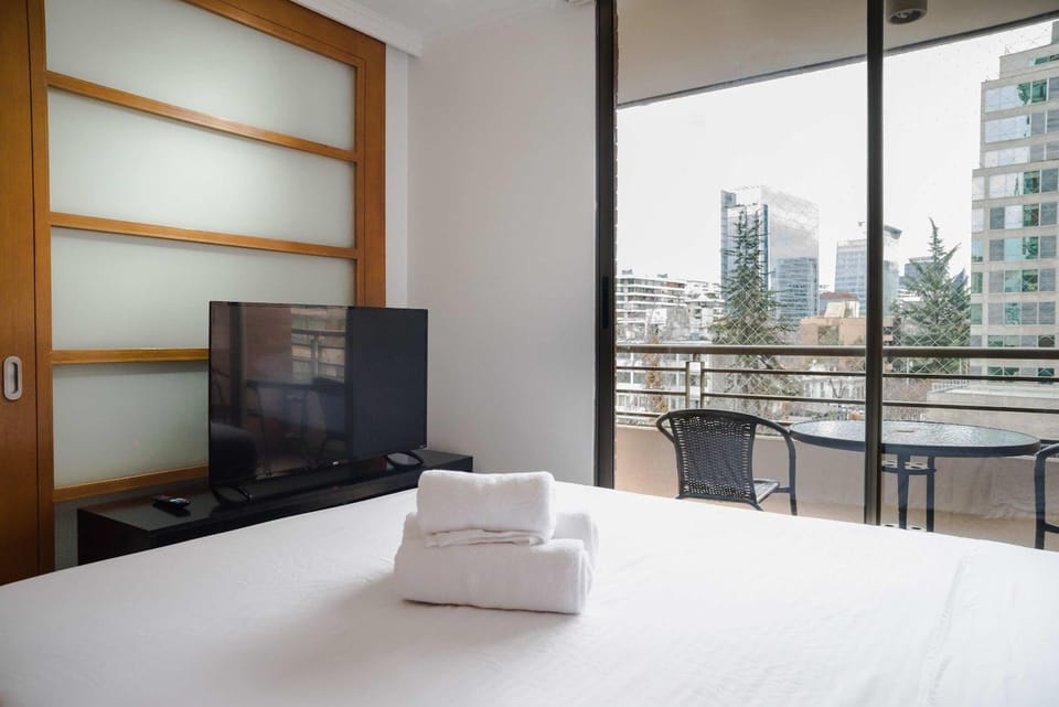 Cozy 2BR Retreat in Las Condes Prime Location Apartment in Providencia