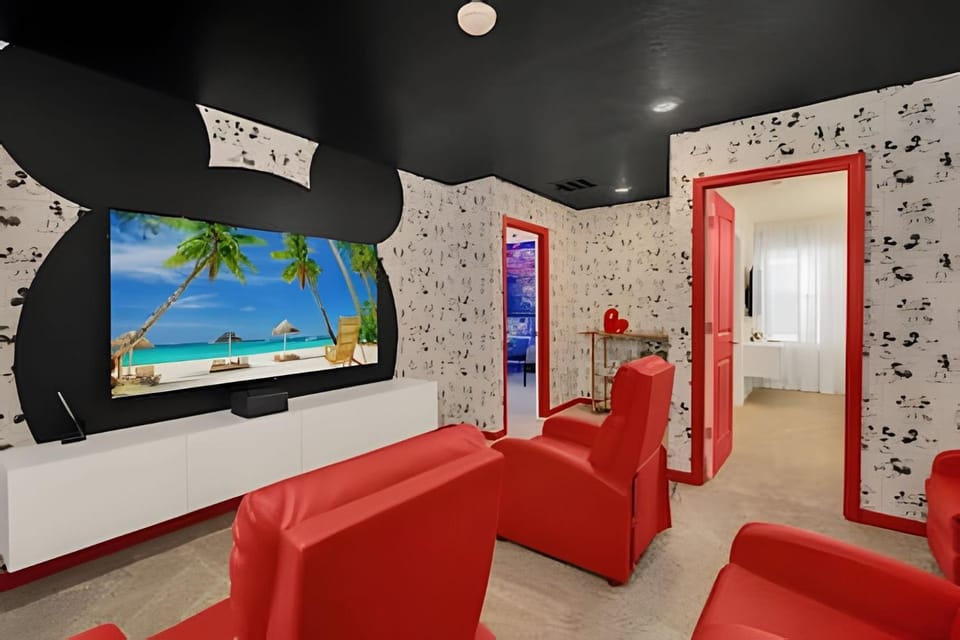 Communal lounge/ TV room