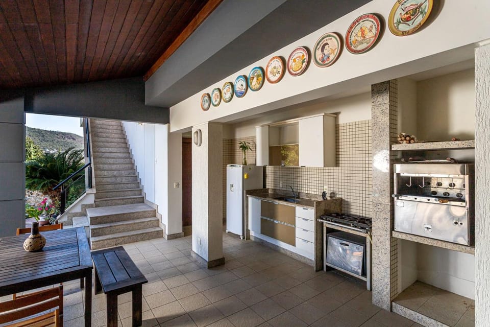 Mansion in Niterói with Pool and Sea View | LD 58 House in Niterói