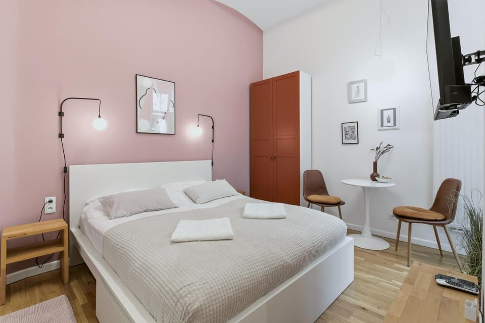 Bed, Living room, Seating area