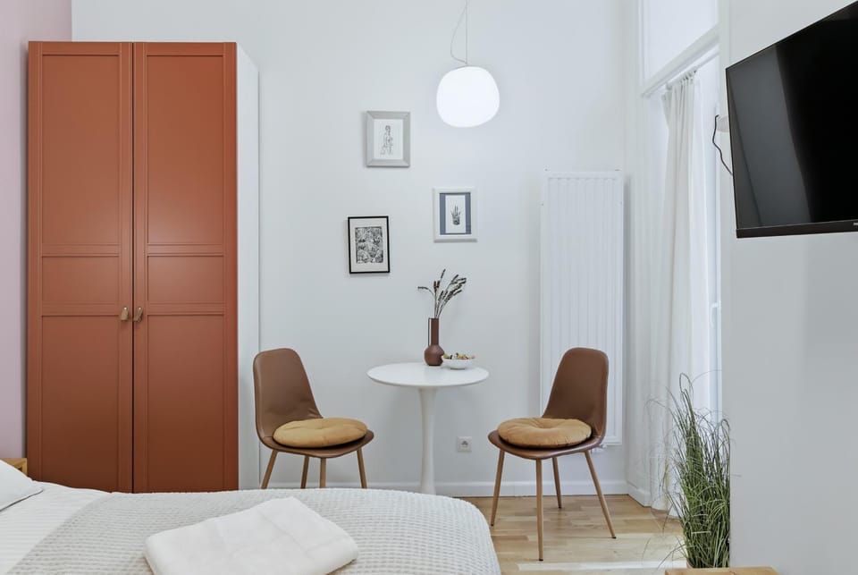 Bed, Living room, wardrobe