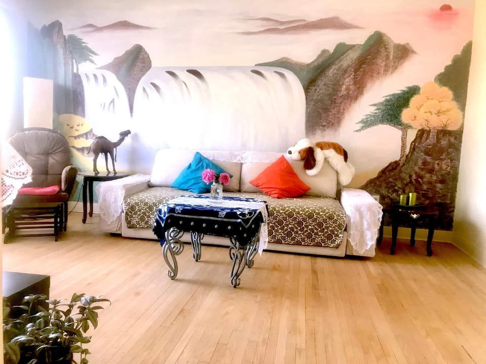 Bright Private Room near Montreal Fast WiFi Vacation rental in Brossard
