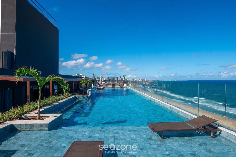 Beachfront building with pool and gym - ARUs Apartment in Salvador