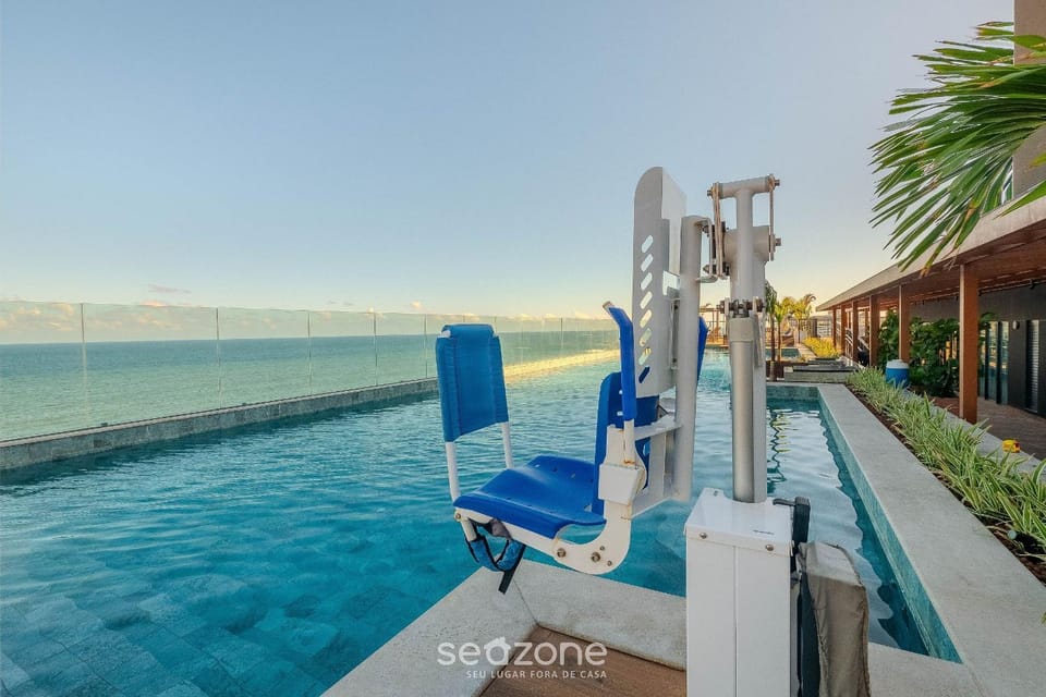 Beachfront building with pool and gym - ARUs Apartment in Salvador