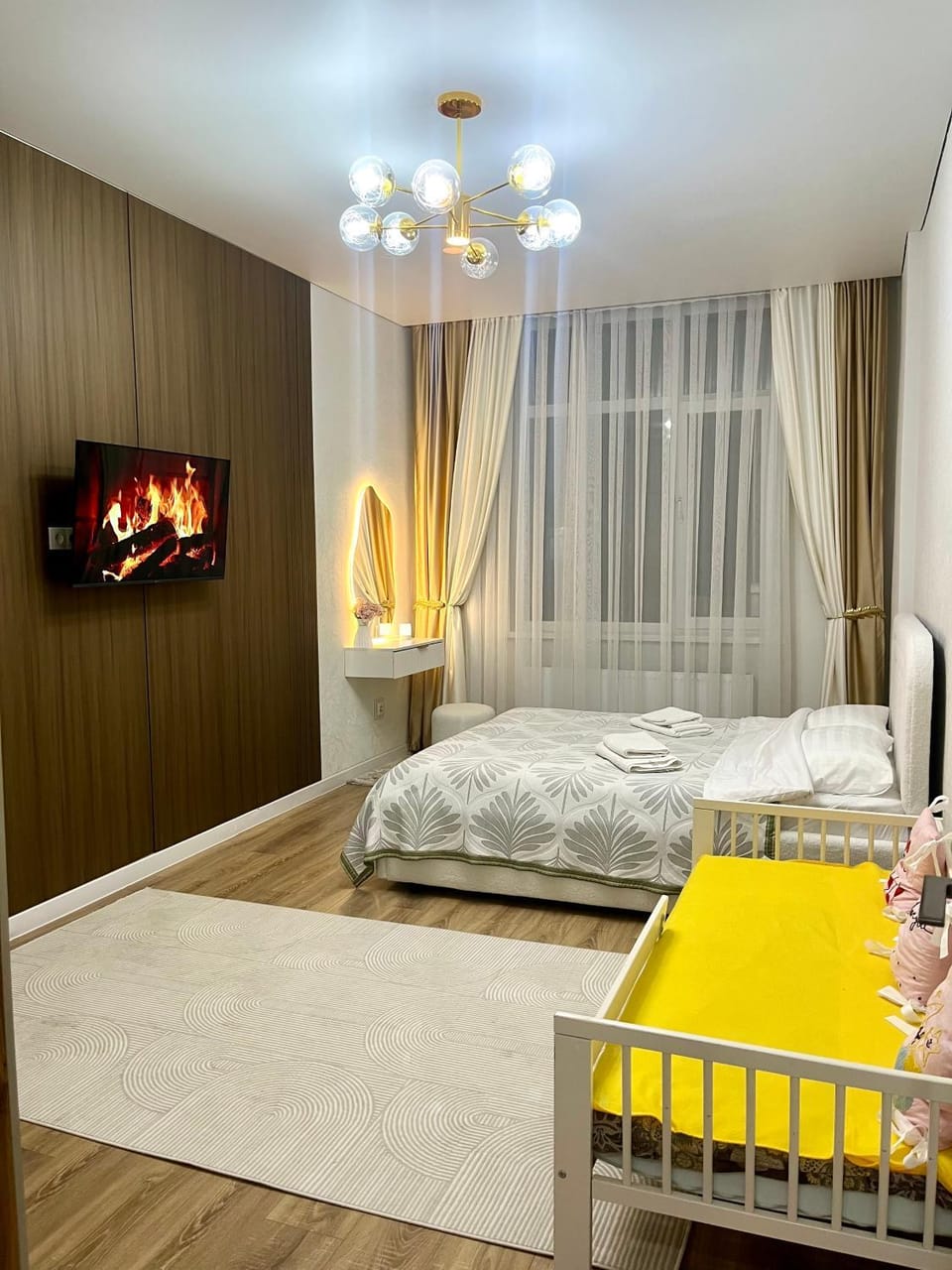 Bed, TV and multimedia, Bedroom