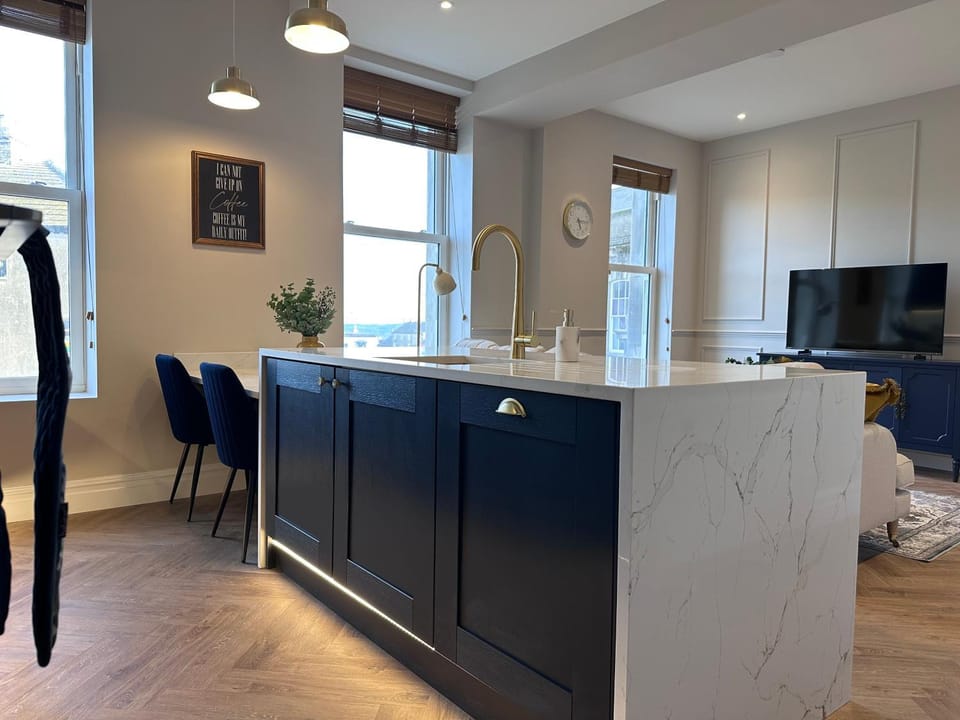 Luxury 2Bed 2 Bath Apartment in Historic Bank Apartment in England