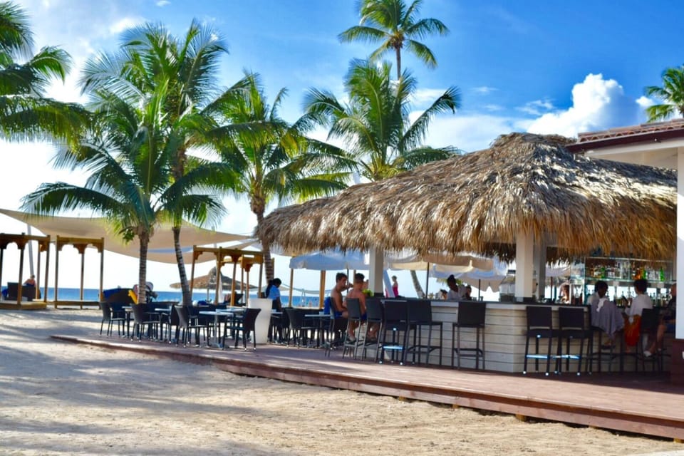 Restaurant/places to eat, Lounge or bar, Beach, Sea view