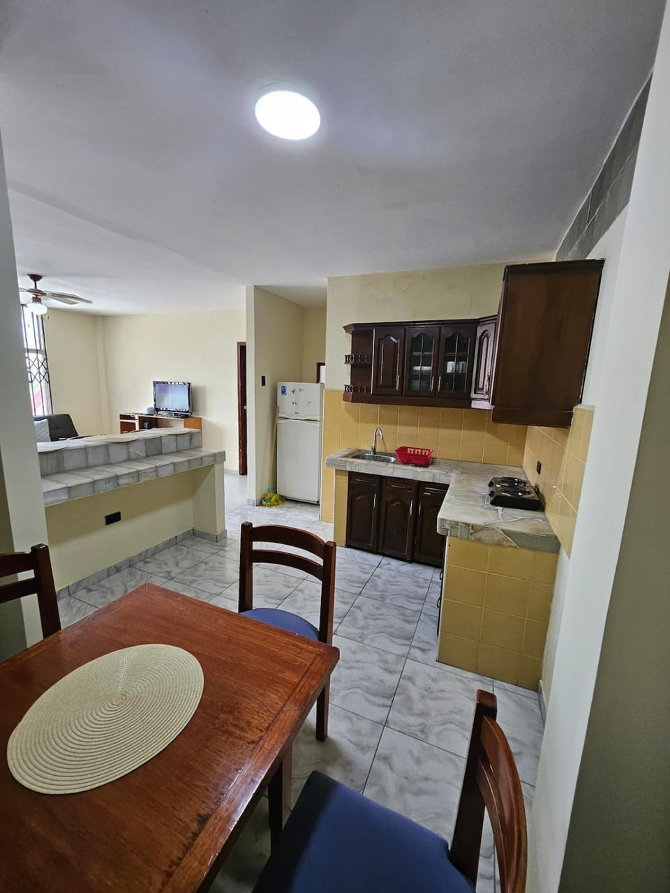 Kitchen or kitchenette, Dining area