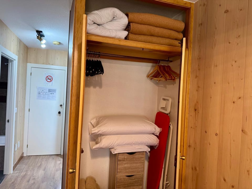 towels, wardrobe