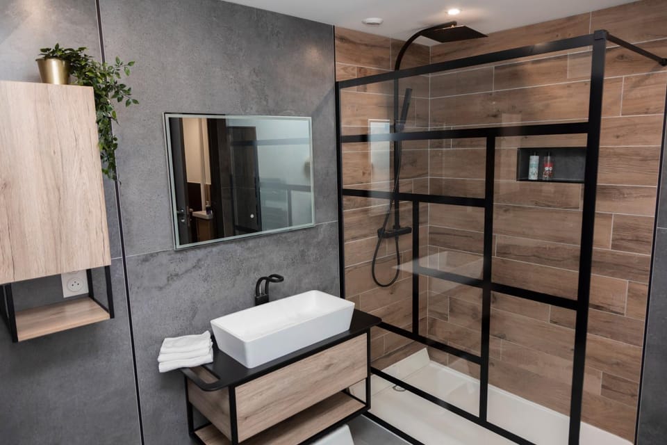 Shower, Bathroom, towels