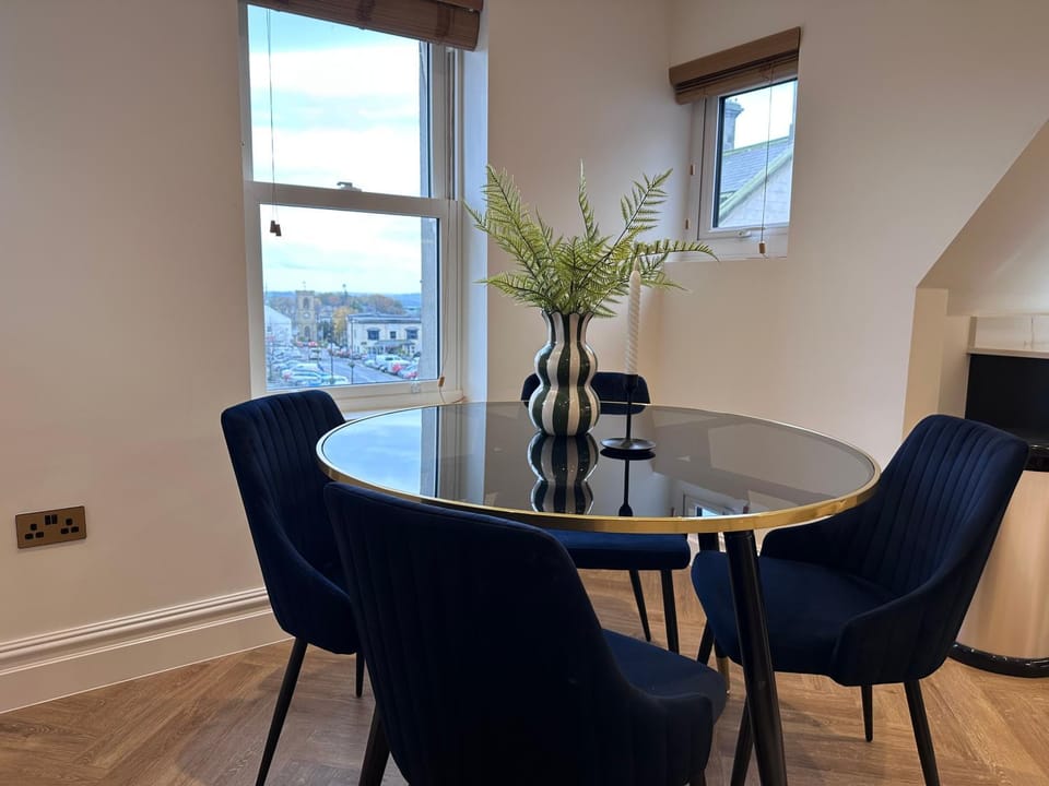 Elegant 2 bed Penthouse in Leyburn Apartment in England