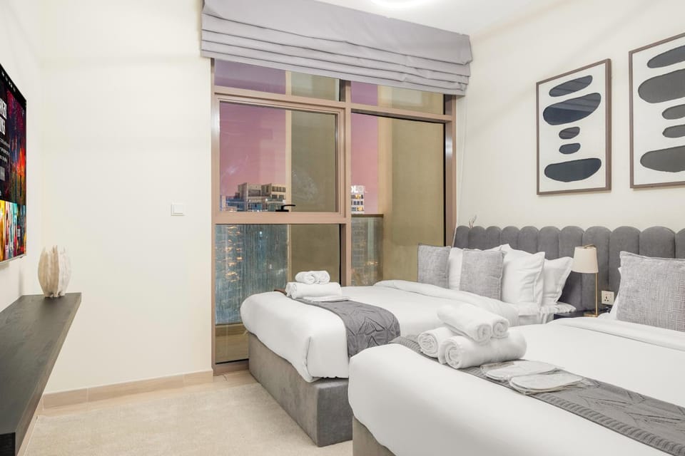 Bed, TV and multimedia, Bedroom