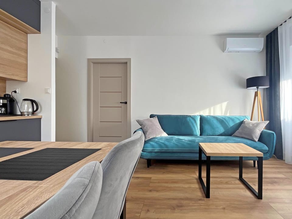 Kitchen or kitchenette, Seating area, Dining area