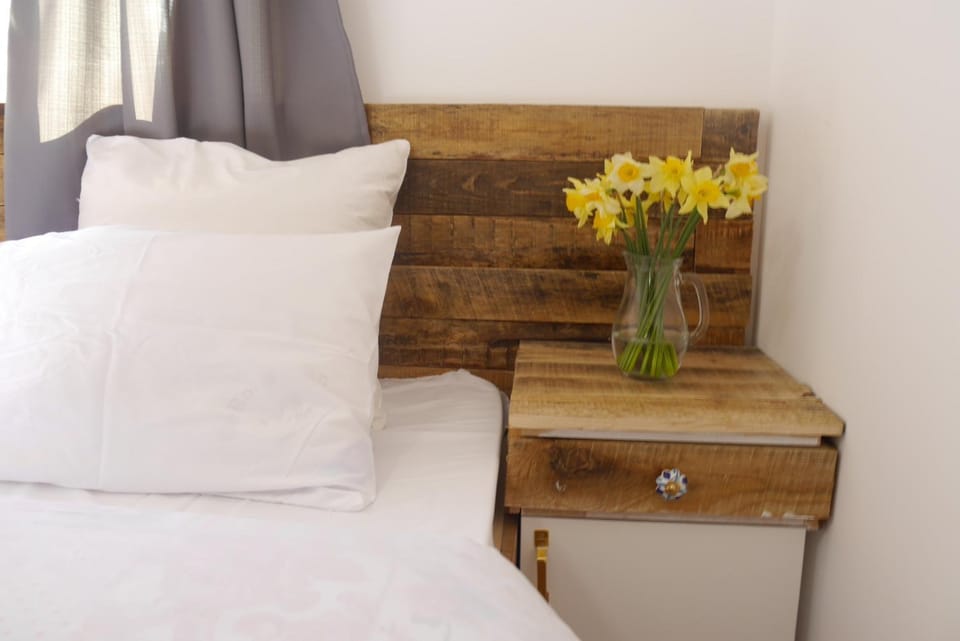Spring, Day, Bedroom, On site