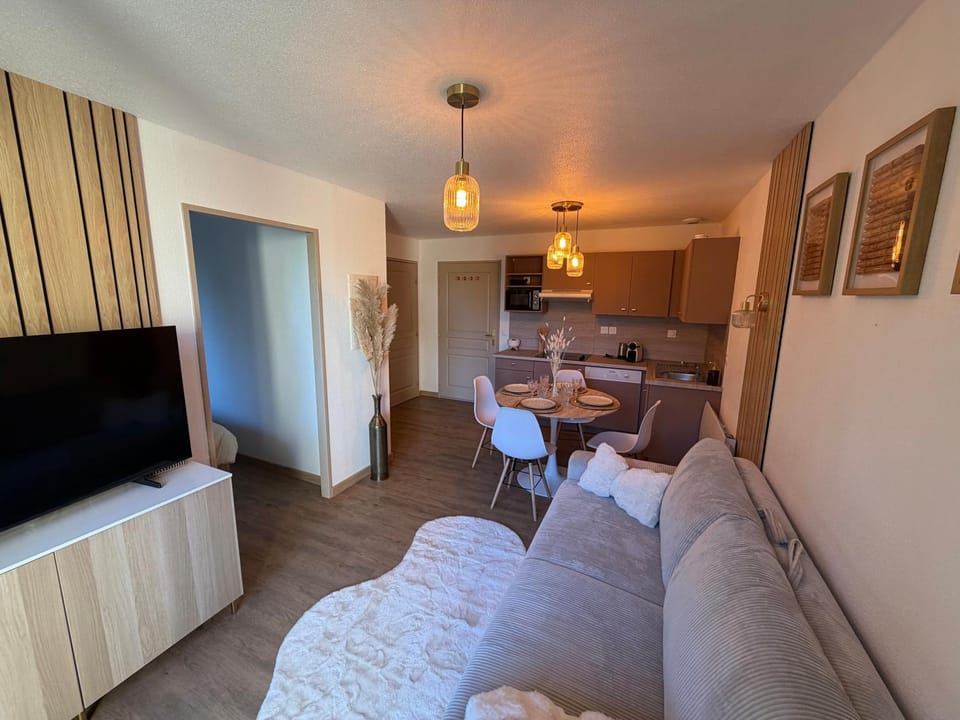 Living room, kitchen