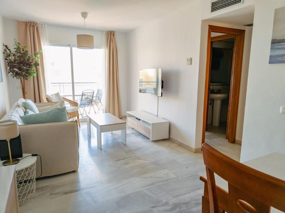 Apartamento tranquilo y luminoso, terraza, parking Apartment in Axarquía