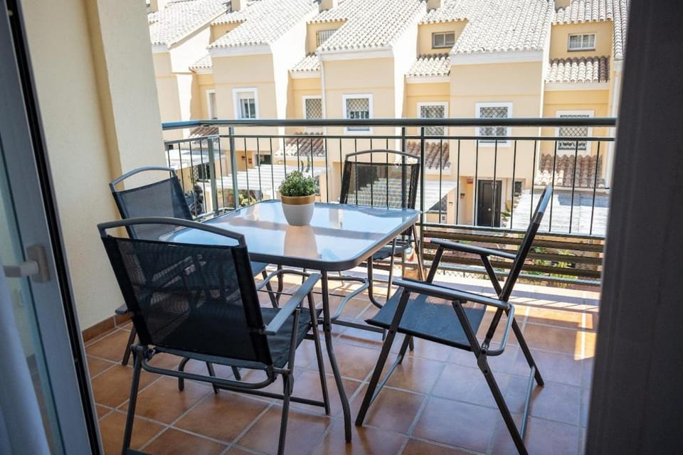 Apartamento tranquilo y luminoso, terraza, parking Apartment in Axarquía
