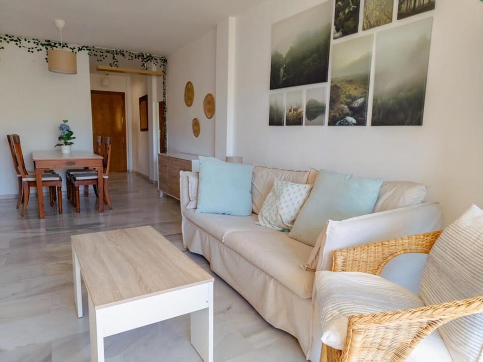 Apartamento tranquilo y luminoso, terraza, parking Apartment in Axarquía