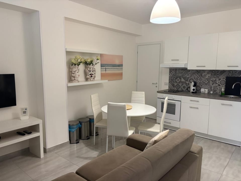 TV and multimedia, Kitchen or kitchenette, Living room, Seating area, Dining area, oven, stove
