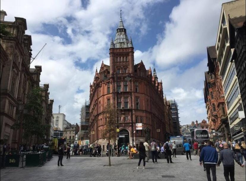 Modern Studio, Top Floor, King Street Views Apartment in Nottingham