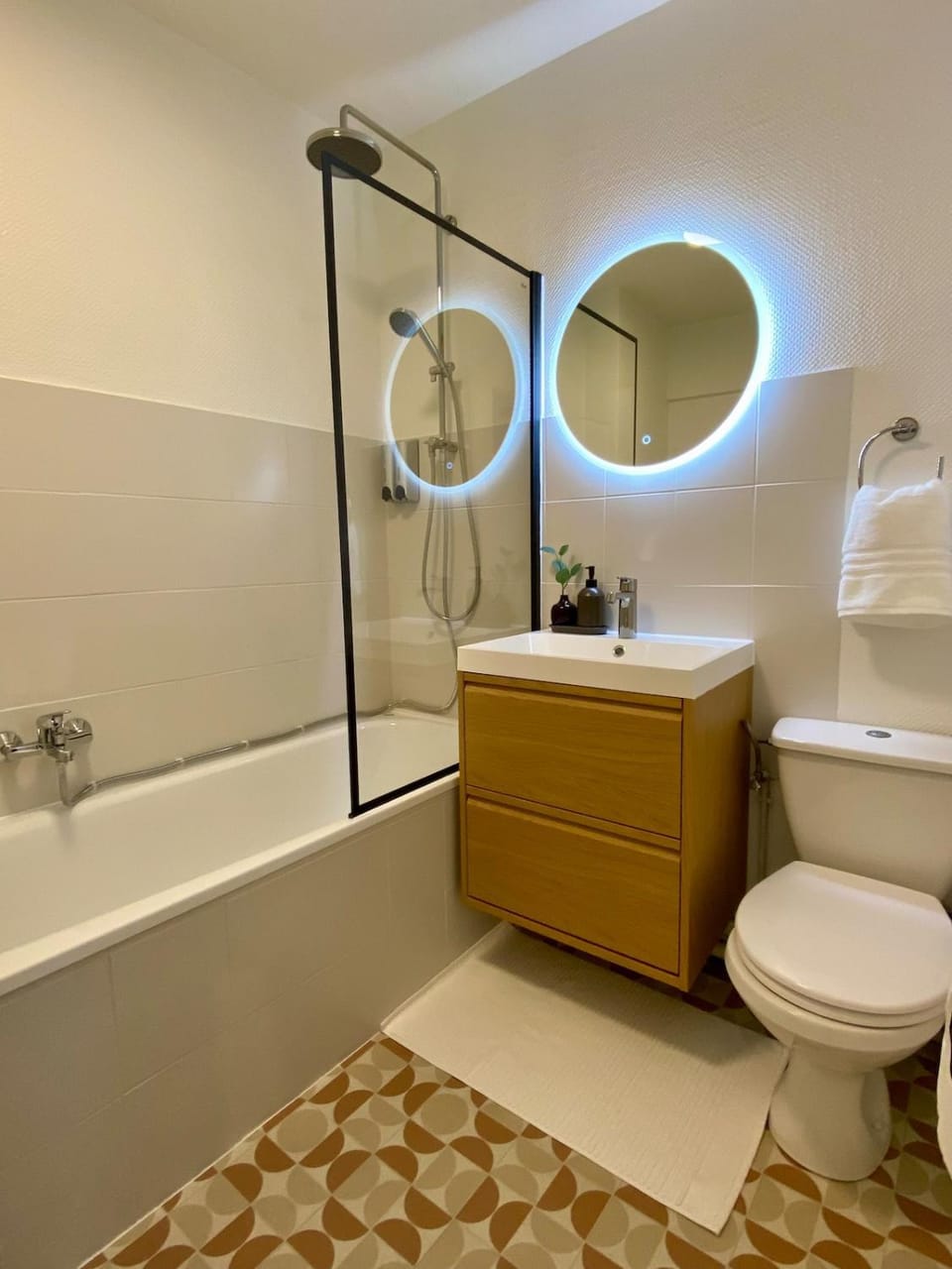 Bathroom, Bath, towels