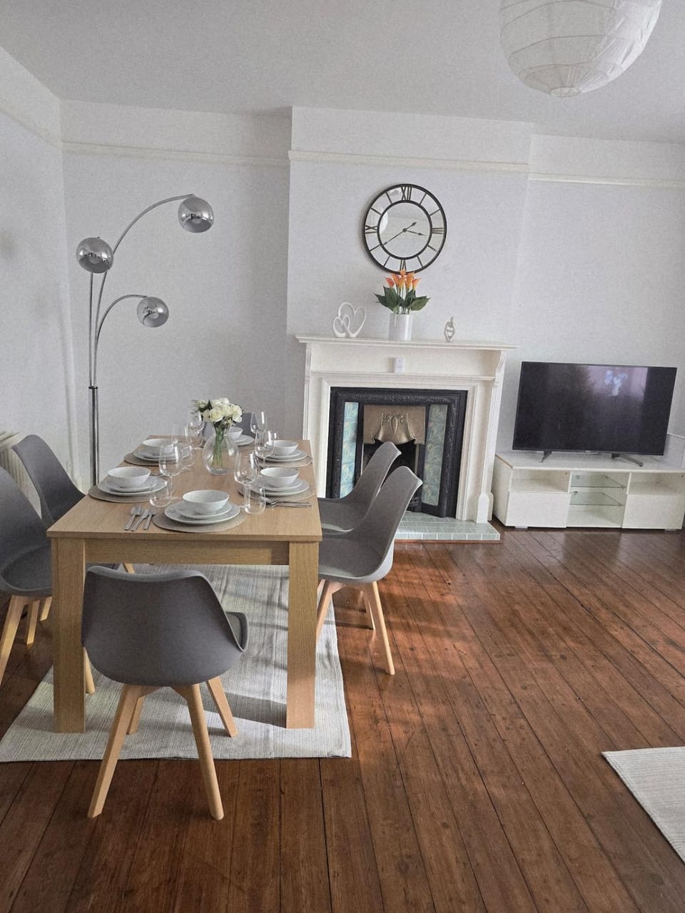 TV and multimedia, Living room, Seating area, Dining area