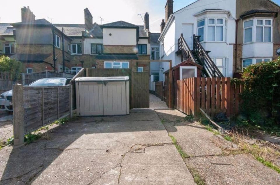 Neighbourhood, Parking