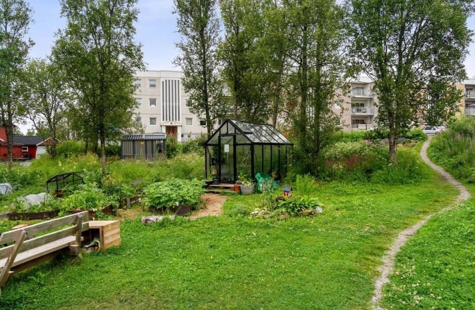 Scandinavian style home - central & free parking Apartment in Tromso