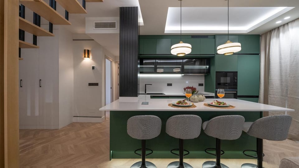 Kitchen or kitchenette, Dining area, stove