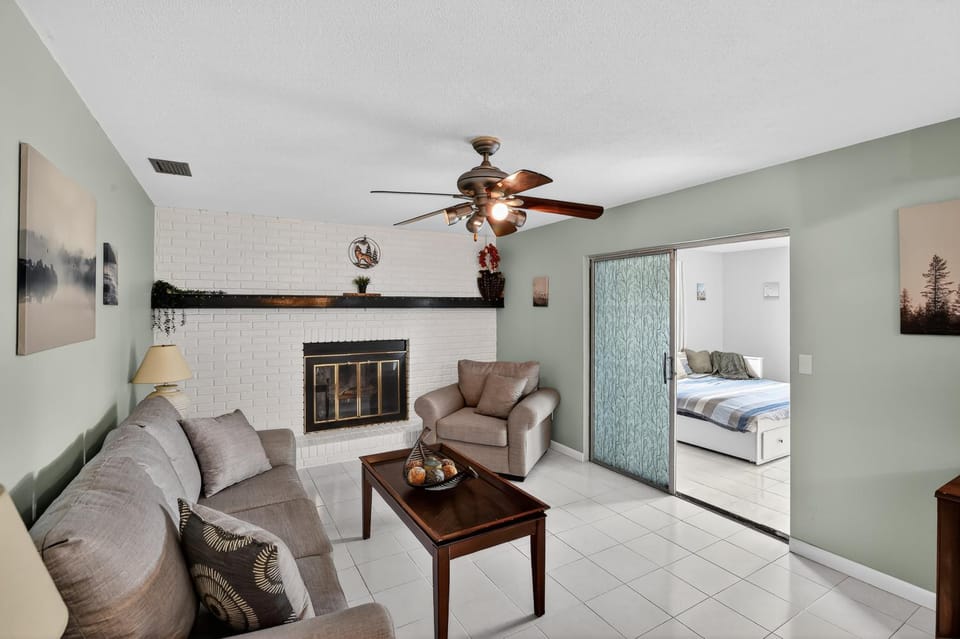 Chelsea Way Getaway Bright 4BR Family Retreat home House in Port Orange