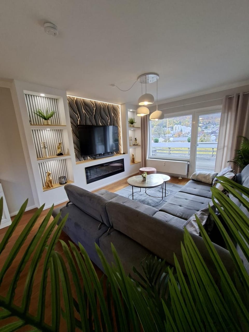 TV and multimedia, Living room, fireplace