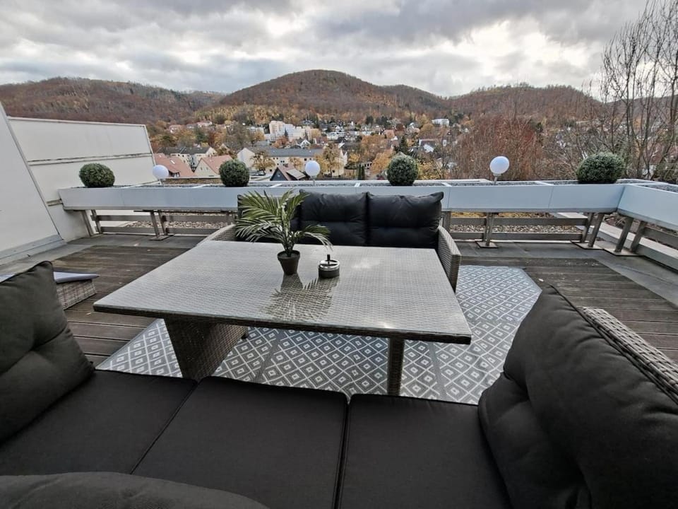 View (from property/room), Balcony/Terrace, Landmark view