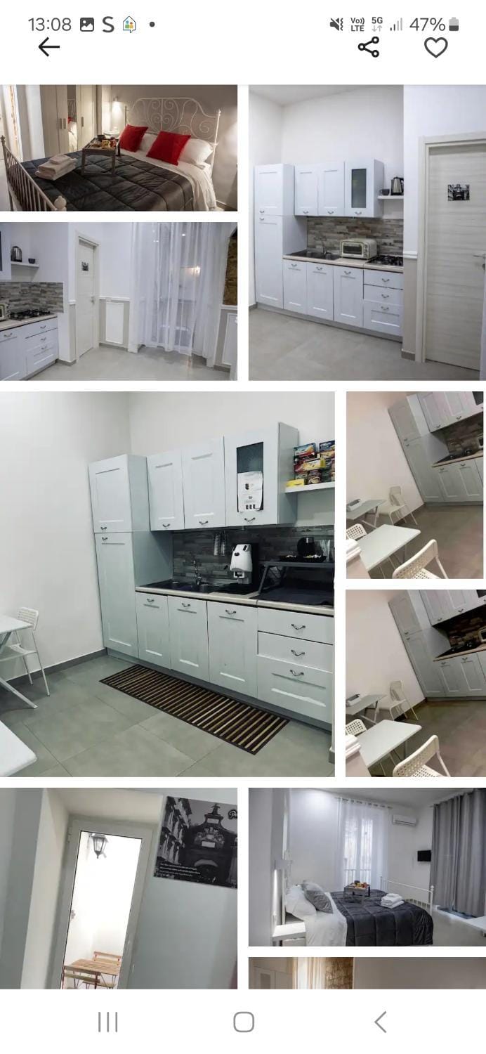 B&B Le quattro porte di napoli CENTRO STORICO Bed and Breakfast in Naples