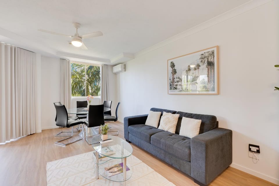 1 BR in Gold Coast City Center with Balcony Views Apartment in Surfers Paradise