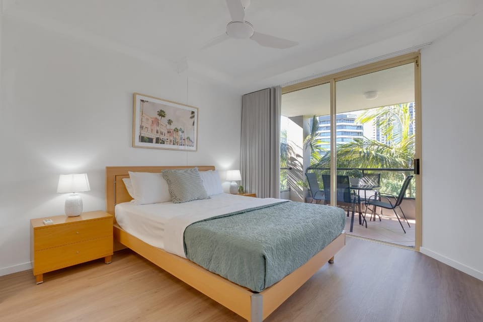 1 BR in Gold Coast City Center with Balcony Views Apartment in Surfers Paradise