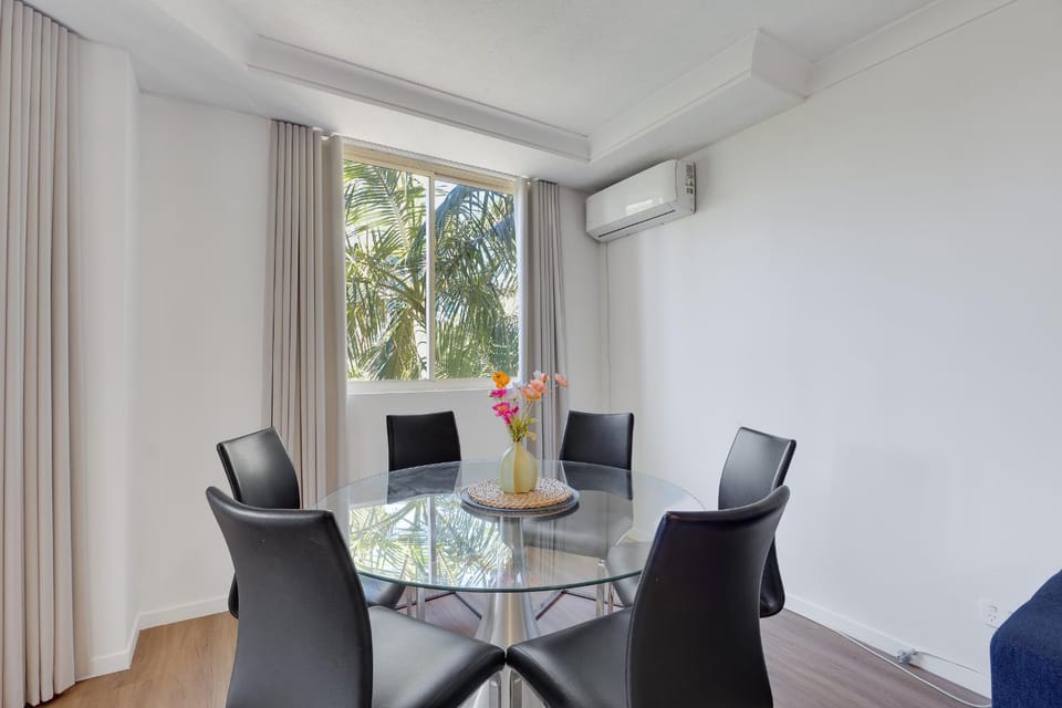 1 BR in Gold Coast City Center with Balcony Views Apartment in Surfers Paradise