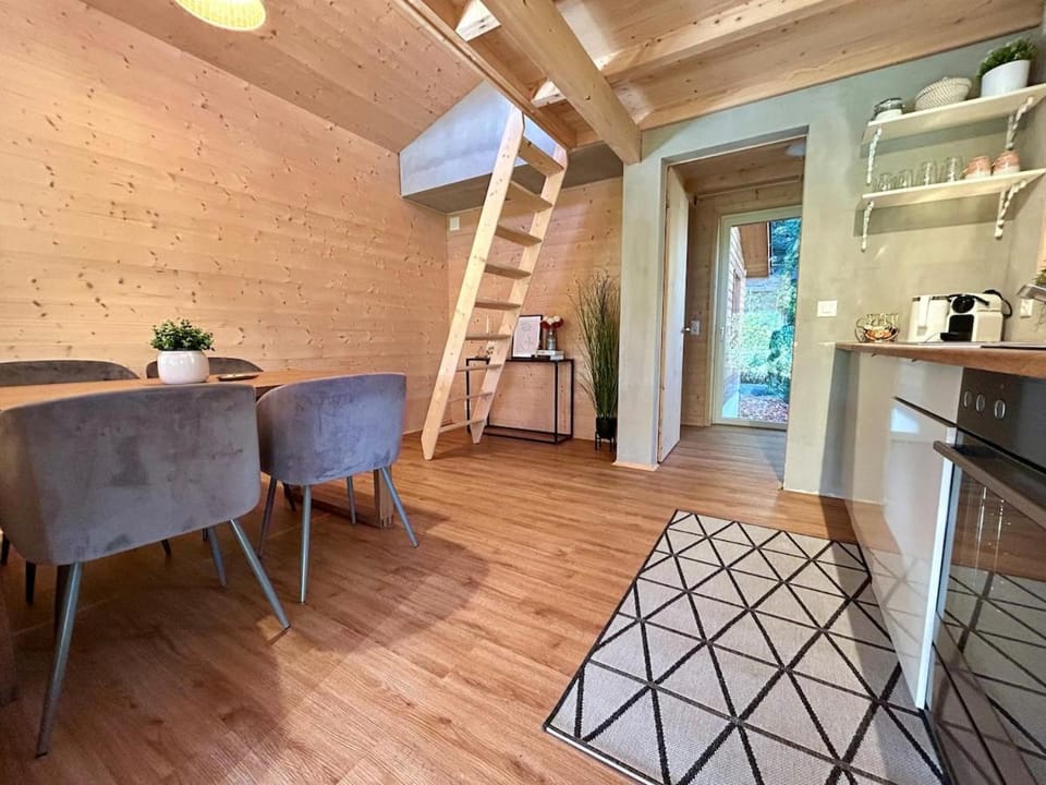 Dining area, kitchen