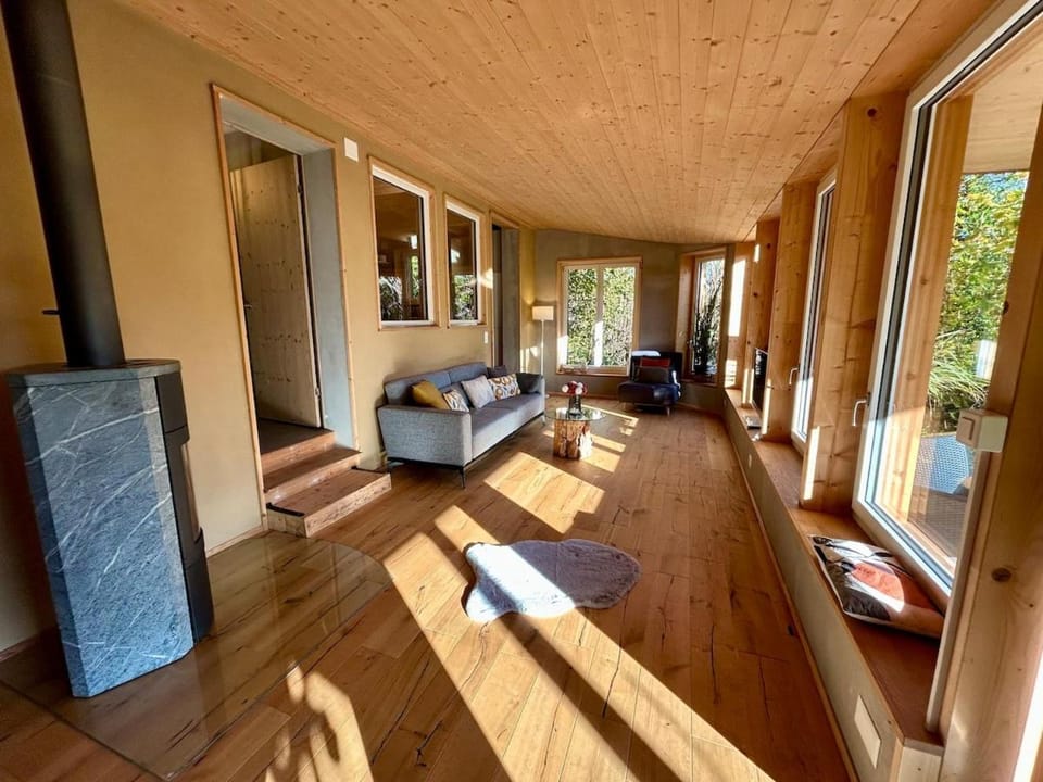 TV and multimedia, Living room, Seating area, fireplace