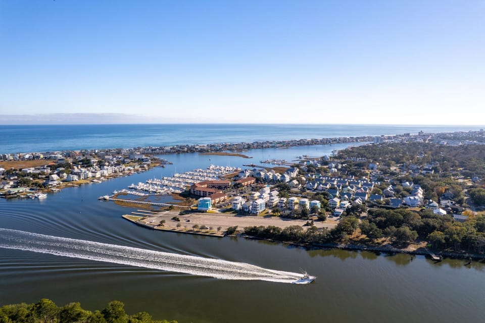Explore the Seashore! Sunny Carolina Beach Home House in Carolina Beach