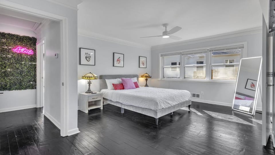 Bed, Photo of the whole room, Bedroom