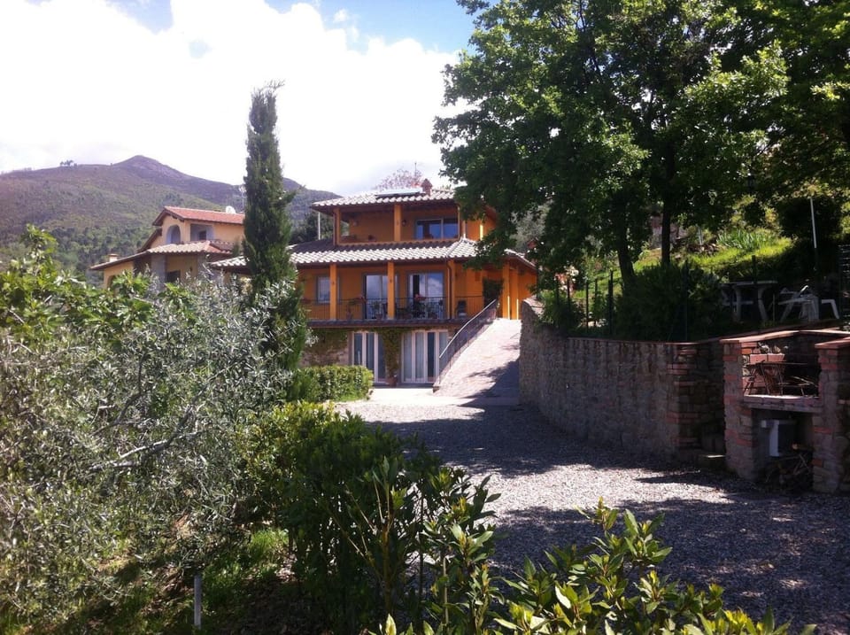 Facade/entrance, BBQ facilities, Banquet/Function facilities