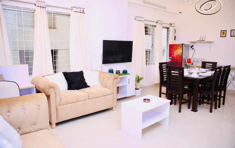 Communal lounge/ TV room, Living room, Dining area