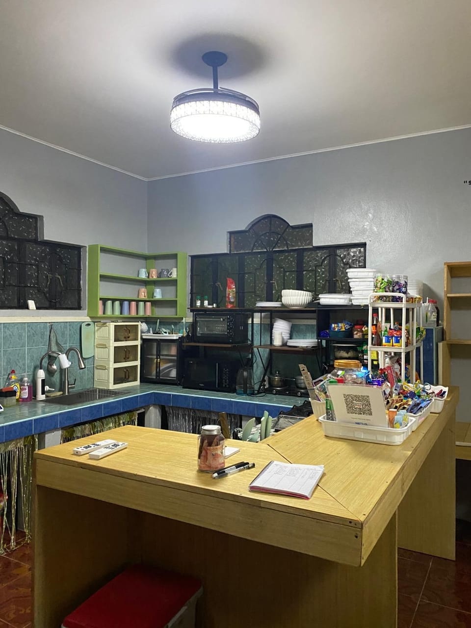Kitchen or kitchenette, Dining area, minibar, oven