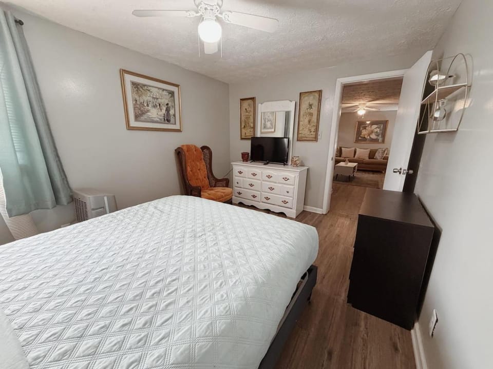 1BR APT Next to Hospital Ideal for Travel Nurses Apartment in Valdosta