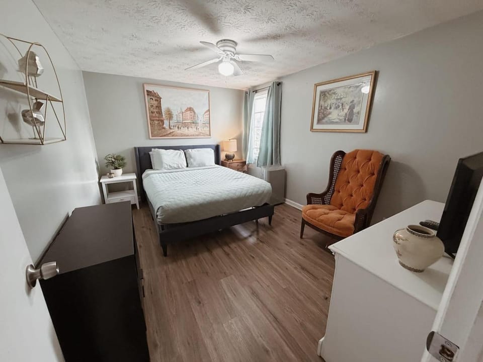 1BR APT Next to Hospital Ideal for Travel Nurses Apartment in Valdosta